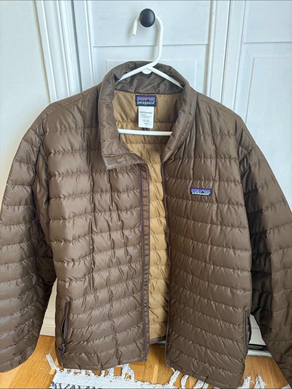 Patagonia Men’s Brown Puffer Jacket with Tan Interior